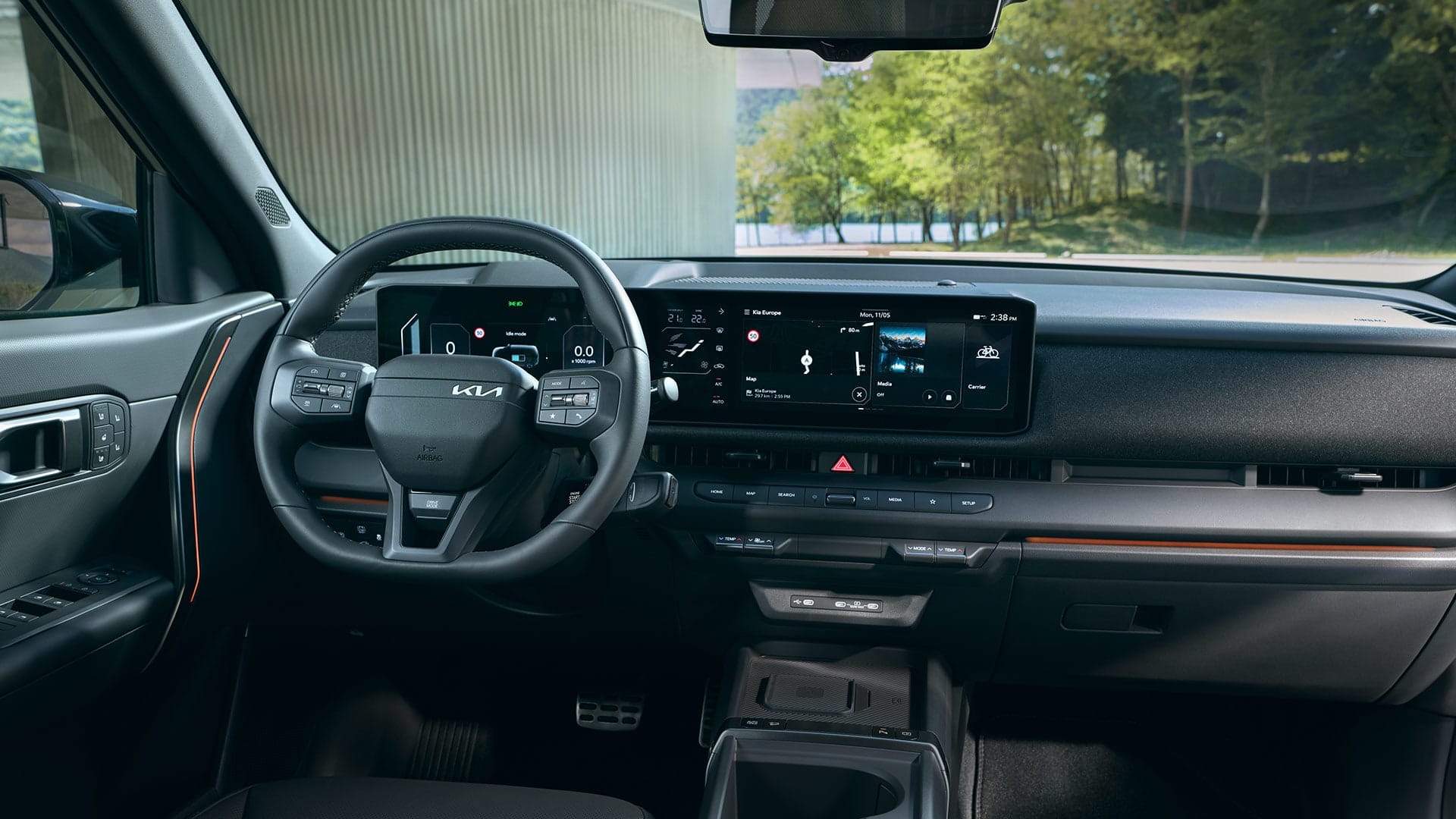 Cockpit mit Panorama-Dreifachdisplay.